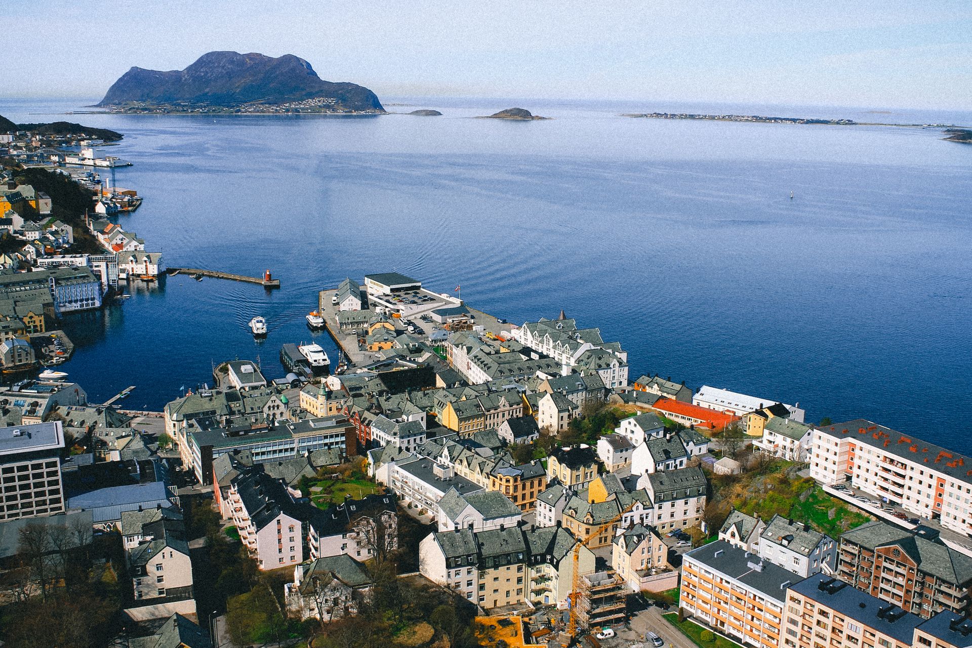Norway’s 1.4 Trillion Dollar Wealth Fund Closed Its China Office and Consolidated in Singapore